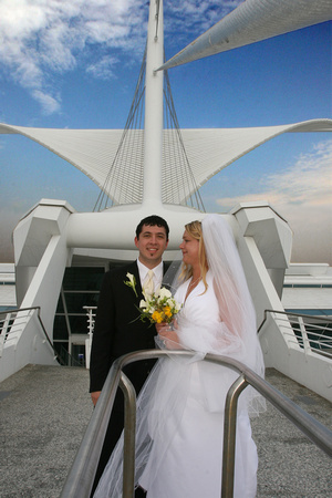 Wedding couple at Calatrava bridge